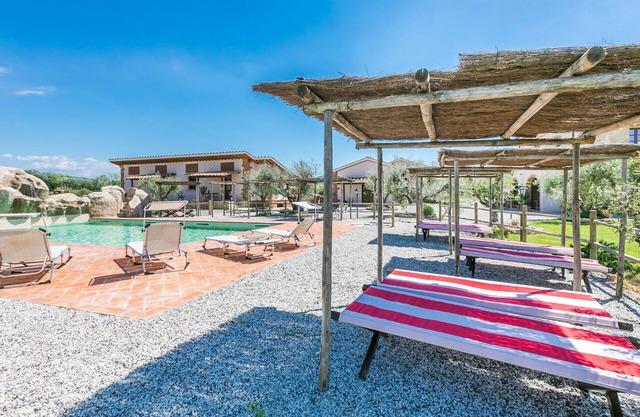 Beautiful apartment for 5 people with A/C, pool, WIFI, terrace, pets allowed and parking