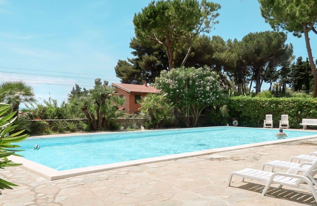 Beautiful apartment for 4 people with pool, WIFI, TV, balcony and parking