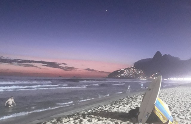 Beautiful apartment in the block of Copacabana beach! Come on!