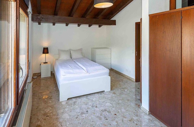 Beautiful apartment for 6 guests with WIFI, TV and balcony