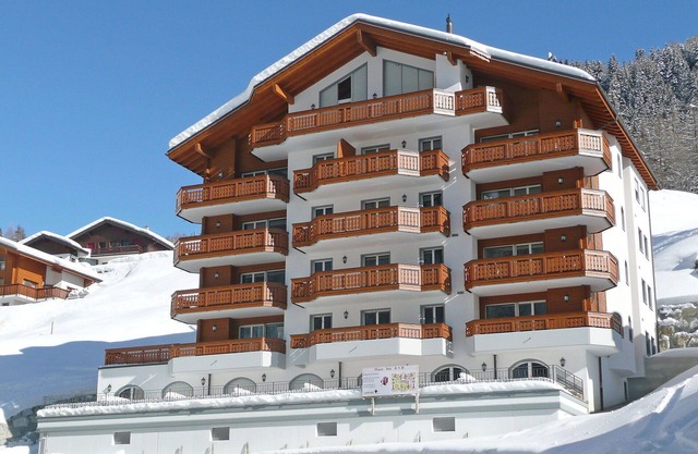 Beautiful apartment for 4 people with hot tub, WIFI, TV, balcony and parking