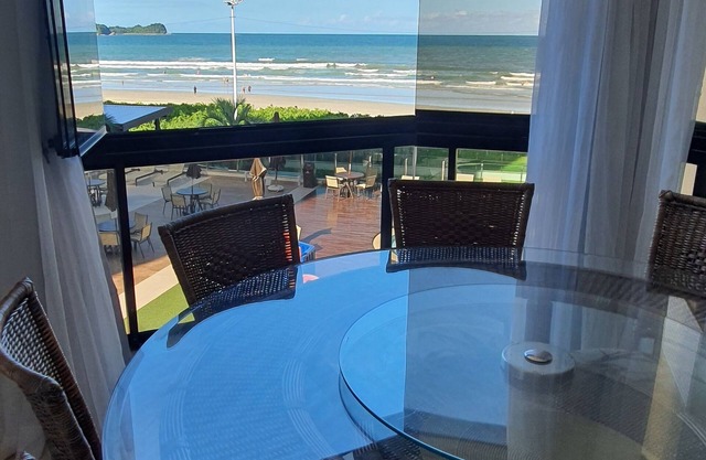 Beautiful apartment facing the sea
