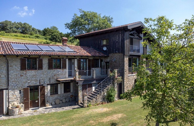 Beautiful apartment for 4 guests with WIFI, terrace, pets allowed, panoramic view and parking