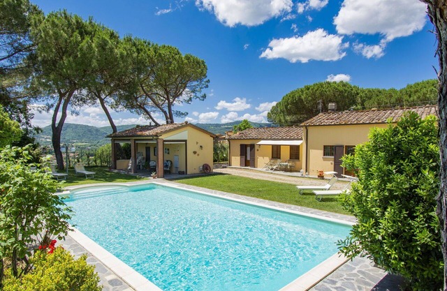 Beautiful apartment for 4 guests with WIFI, pool, TV, terrace and pets allowed