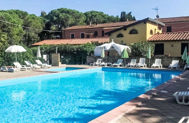 Beautiful apartment for 3 guests with WIFI, A/C, pool, TV, pets allowed and parking