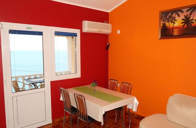 Beautiful apartment for 2 guests with WIFI, A/C, TV and terrace