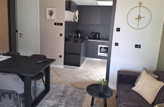 Beautiful apartment in villa for 4 guests with WIFI, TV, terrace and parking