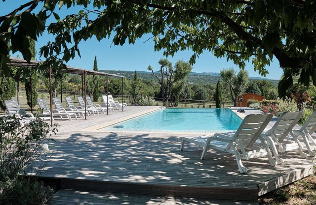 Beautiful apartment in villa for 4 guests with WIFI, pool, patio and pets allowed
