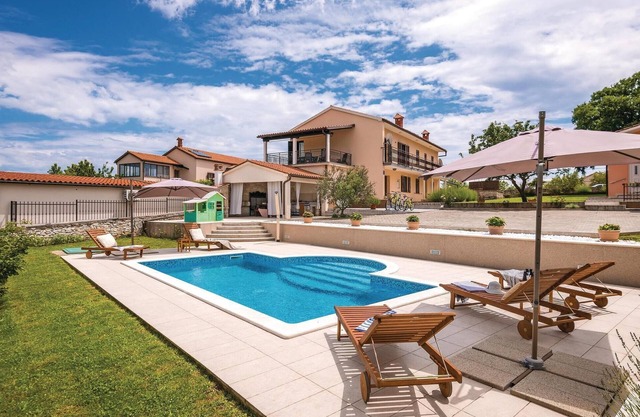Beautiful apartment in Hrboki with WiFi