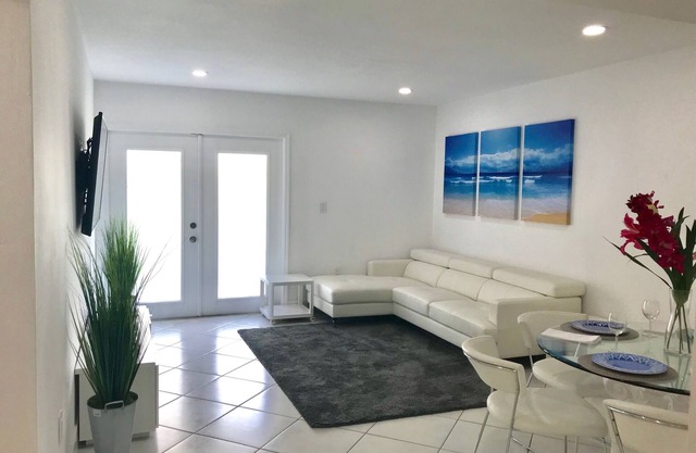 Beautiful Apartment in Miami—-Shamrock Kendall