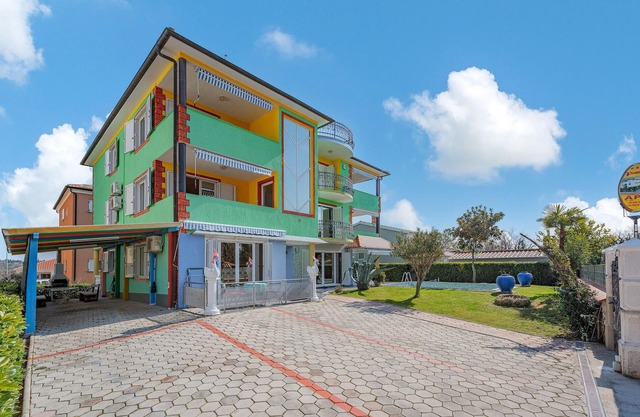 Beautiful apartment in Umag with WiFi