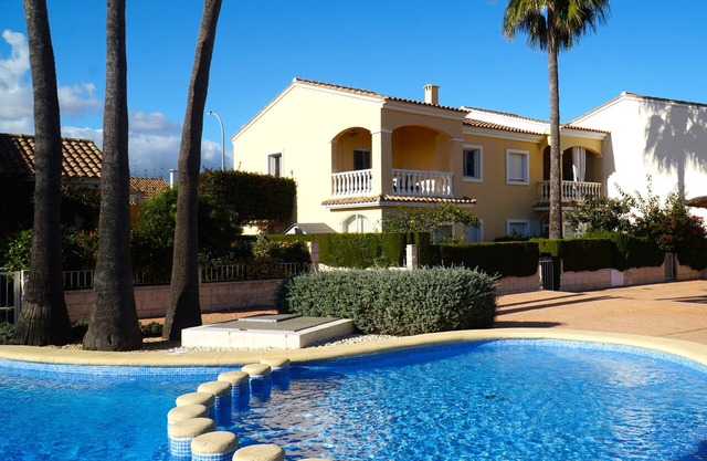 Beautiful apartment near the beach with a view of the pool and the mountain 'Segaria'