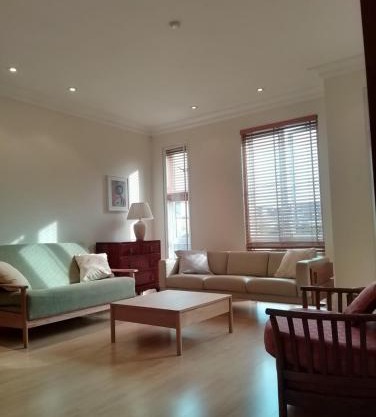 Beautiful apartment underground parking, balcony in Kew, Richmond Archives London
