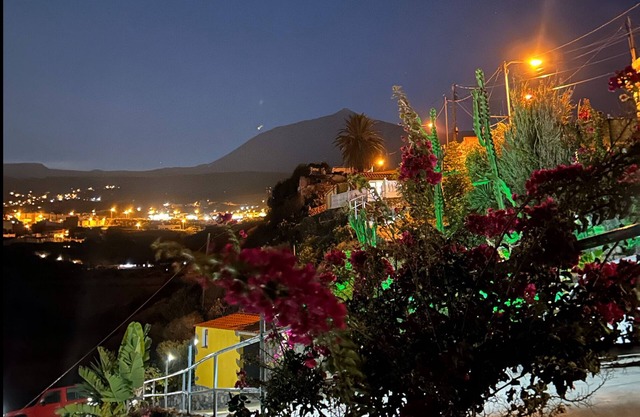BEAUTIFUL APARTMENT WITH POOL OWN TERRACE & STUNNING VIEWS OF MT TEIDE & SEA