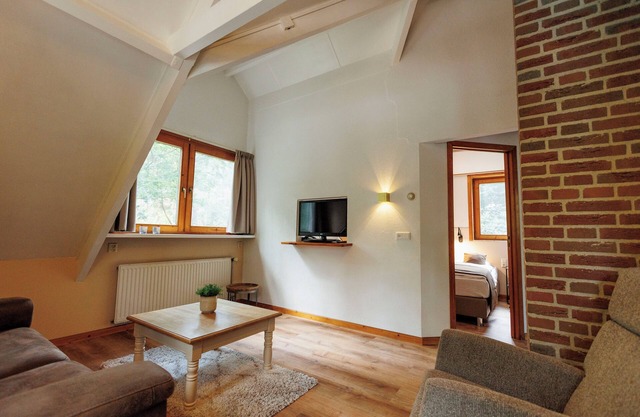 Beautiful apartment with balcony in wooded area
