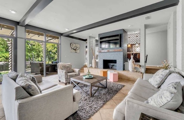 Beautiful Austin Retreat | Pool |Large Backyard | Sleeps 10