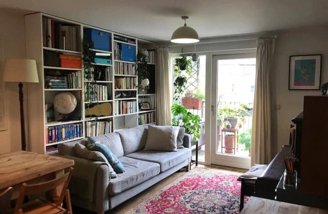 Beautiful balcony apartment - 2 mins to Hackney Downs Station