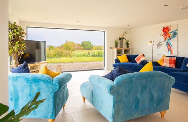Beautiful Barn Conversion - Orchard Escape for 12