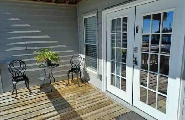 Beautiful Baywatch Waterfront Home At ShoreLine Drive