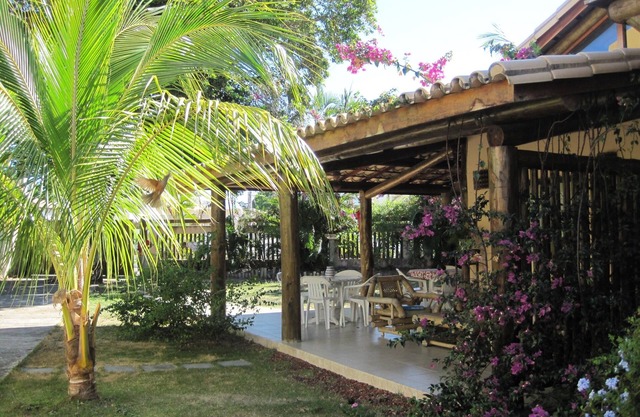 Beautiful beach house: barbecue, sun deck, air cond., 3 suites. Cond. closed