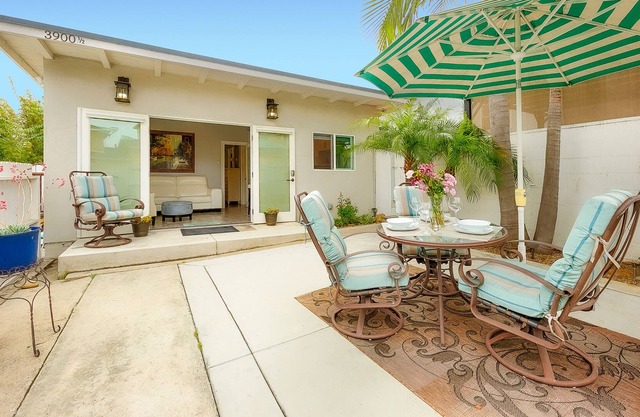 Beautiful beach casita with outdoor living space & walk to ocean