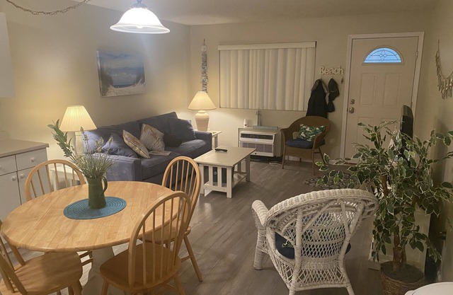 *Beautiful Beach Condo With Pool At Santa Barbara South*