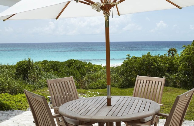Beautiful Beach Front in Secluded Harbour Island