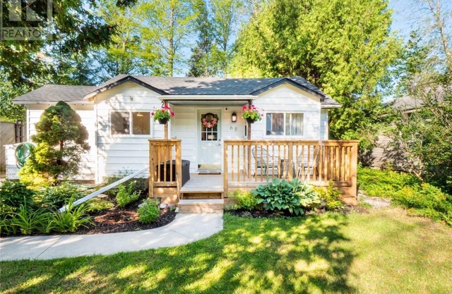 Beautiful Beach House Just a 3-minute Walk to a Sandy Beach