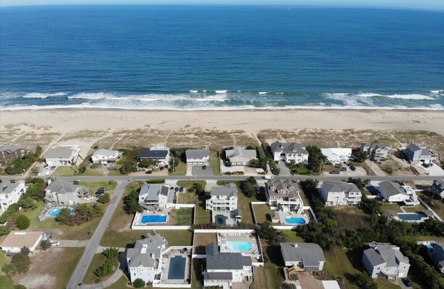 Beautiful Beach Palace With a Gorgeous View!