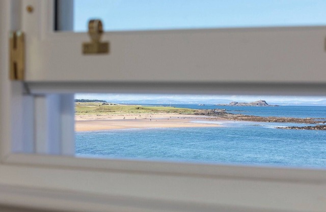 Beautiful beachside villa, with uninterrupted views across to the Fife coastline. Sleeps 8.