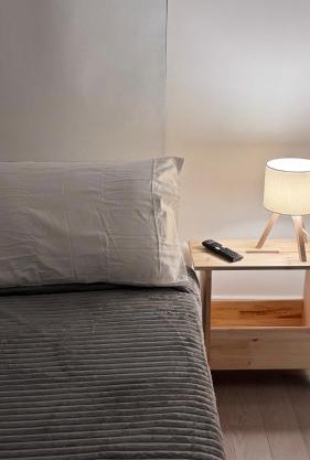 Beautiful Bedroom with Attached Bathroom, 15 minutes from NYC