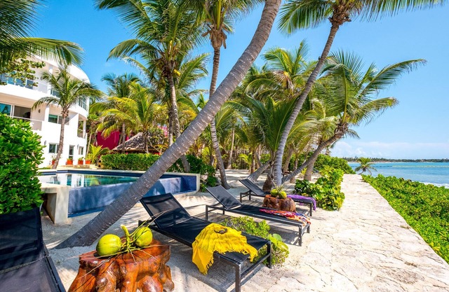 Beautiful Bella beachfront villa in Jade Bay with pool, amazing view and more
