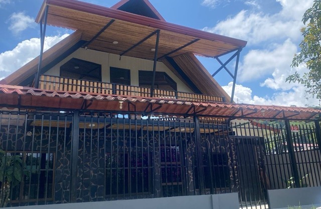 Beautiful BIG Chalet, in the country side of Riveras de Perez Zeledon,Costa Rica