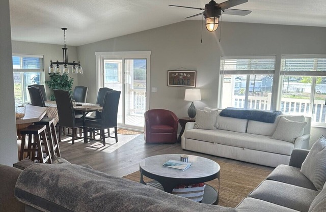 Beautiful Blue Lake Retreat Home with Lakeside Access and Dock
