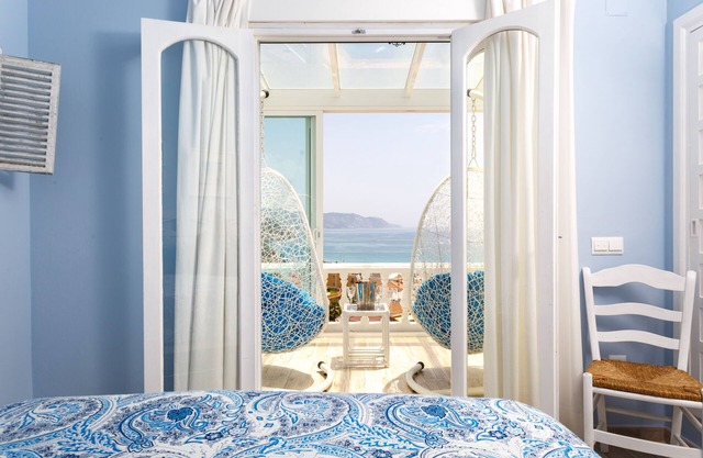 Beautiful Boutique House above Burriana beach Pool 7min stroll to center
