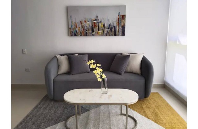 Beautiful Brand New Apt, Great Location
