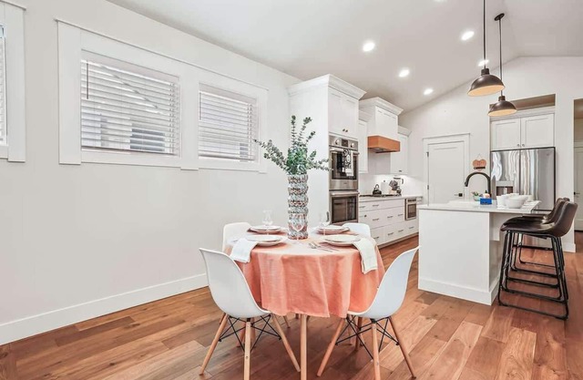 Beautiful Brick Bungalow Private 4 Bedroom Home