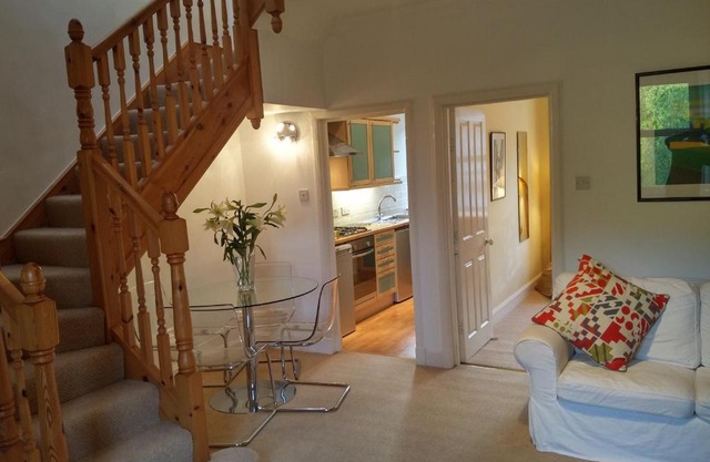Beautiful Bright Colony Property