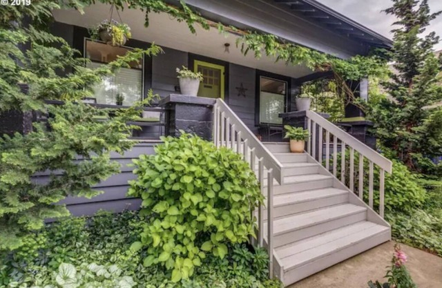 Beautiful Bungalow On 7th *No Cleaning Fee*