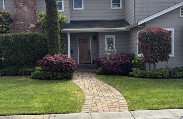 Beautiful Burlingame cul du sac home borders Washington Park, walk downtown