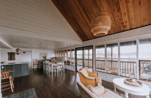 Beautiful Cabin on the Water