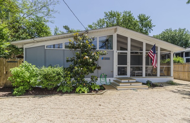 Beautiful California Style House 2 Blocks to the Beach. Walk to Dewey & Rehoboth
