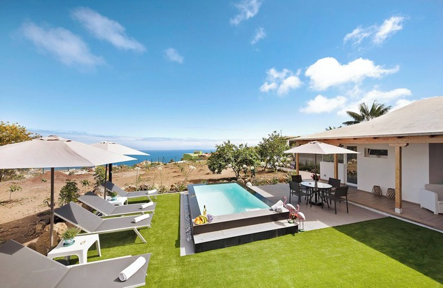 Beautiful "Casa Adayeim 1" with Pool, Wi-Fi, Terraces, Sea & Mountain Views
