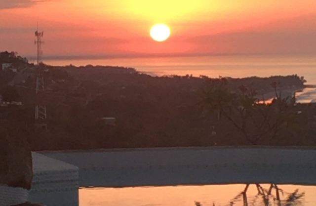 Beautiful casita over looking el tunco and surf breaks