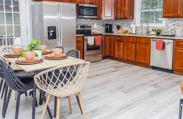 Beautiful Centrally Located, Spacious Family Retreat 🙋🏾‍♀️ Long & Short Stays