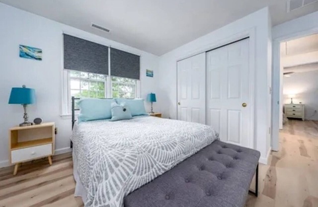 Beautiful, classic cape cod home in Yarmouthport. 5 Minutes to beach