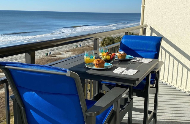 Beautiful Clean Modern Direct Oceanfront Unit With Amazing Views