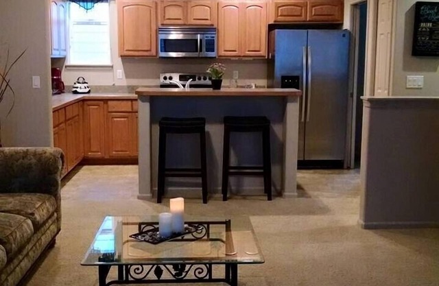 Beautiful Condo In The Heart Of Old Town Florence. 2 Bdrm. Close To Everything!
