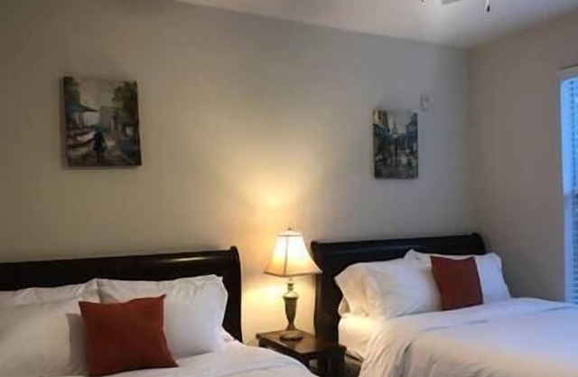 Beautiful Condo near Exxon Campus**