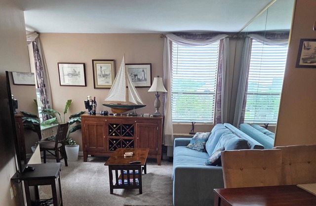 Beautiful Condo - Water View Near City Dock